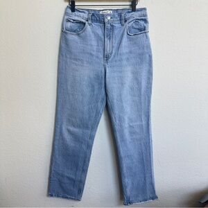 Abercrombie & Fitch
The '90s Straight Ultra High Rise